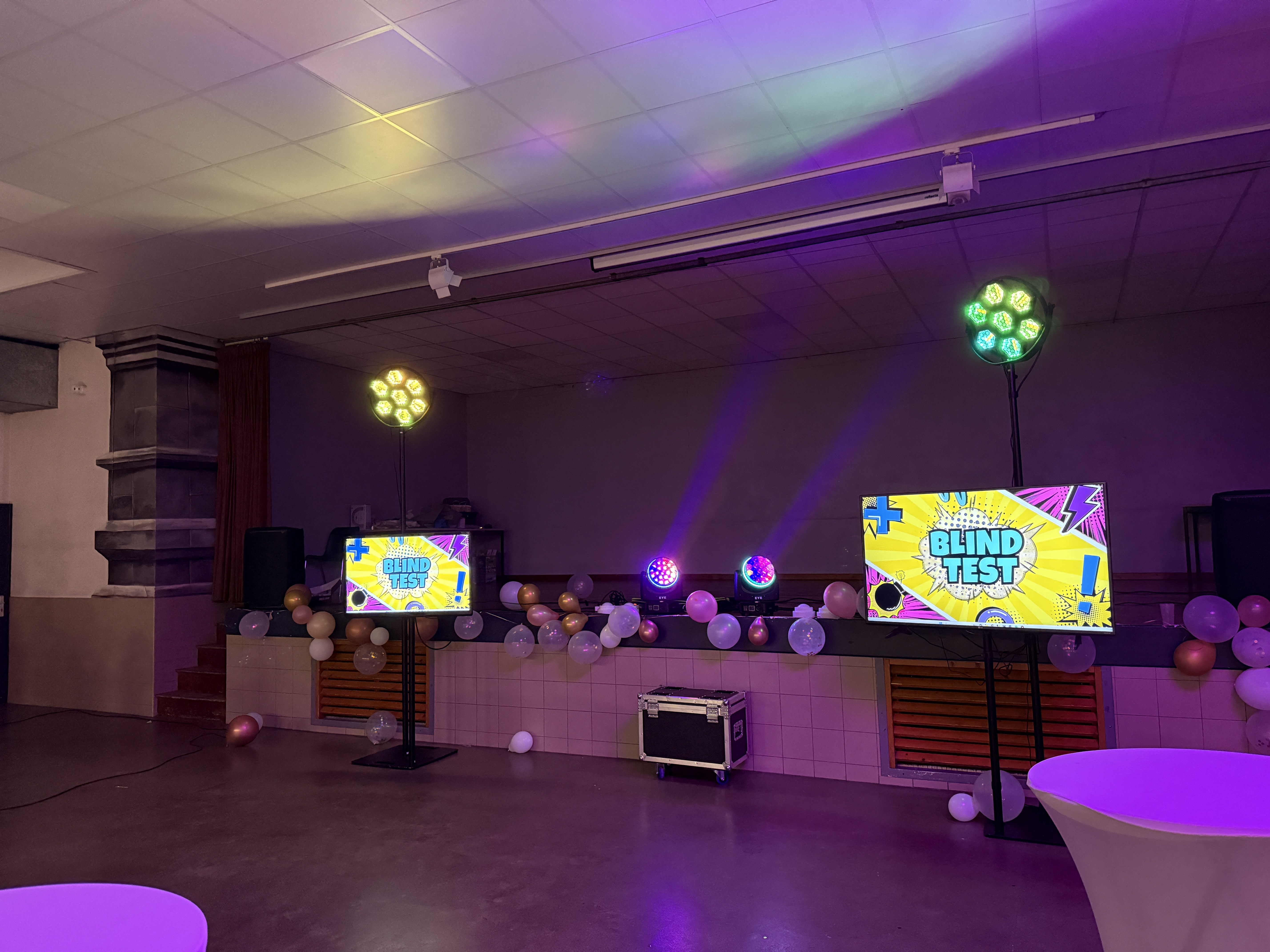 Animation blind test entreprise soirée avec écrans et lumières
