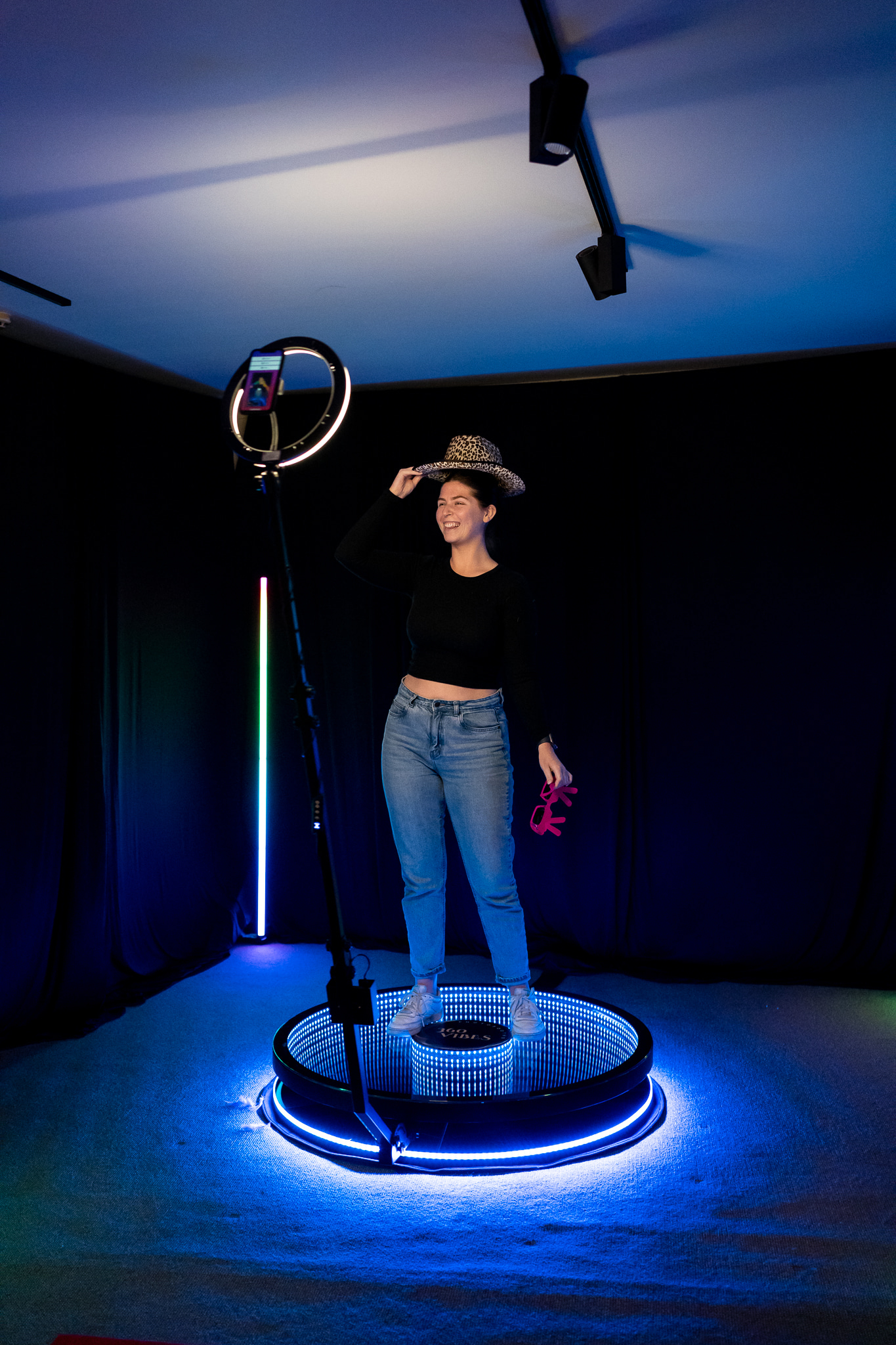 Location photobooth 360 plateforme LED soirée événement entreprise Bourgoin-Jallieu